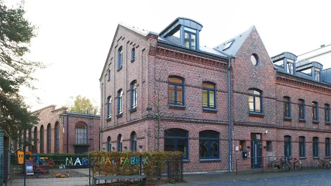 Kita Marzipanfabrik - Außenbereich, Gebäude, Einrichtung, Spielplatz Kita Marzipanfabrik - Außenbereich, Gebäude, Einrichtung, Spielplatz